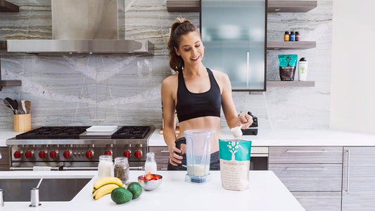 How to Make a Meal Replacement Smoothie with LyfeFuel Essentials